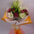 QF0013-Lilies Hand Bouquet
