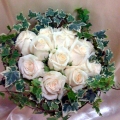 QF1156-Roses with ivy leaves table arrangement