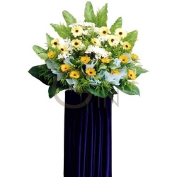 QFFS01-Yellow Gerberas and White Gerberas Wreath